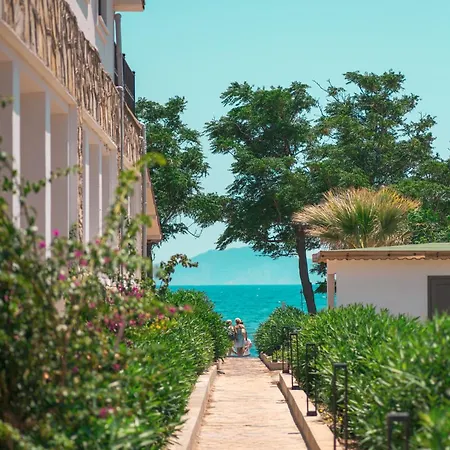 Feri Surf Club Otel *