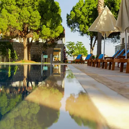 Feri Surf Club Hotel *