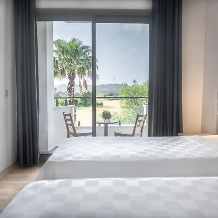 מלון Feri Surf Club *